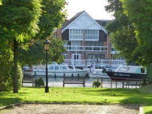 Henley On Thames- click for photo gallery